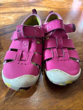 PLAE Girls Pink Closed-Toe Sport Sandals